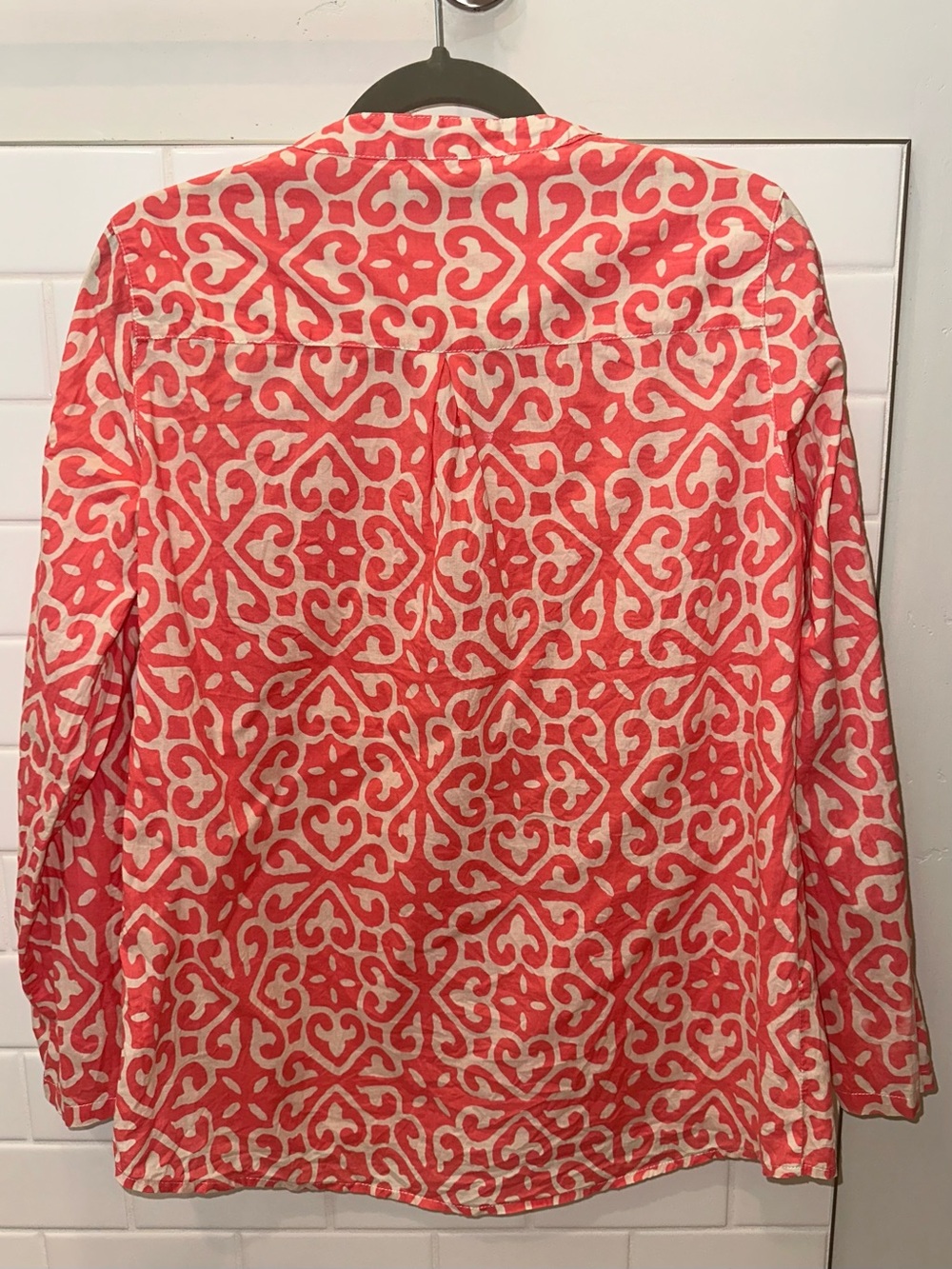 Charlie B Coral Pink Cream Geometric Damask Roll-Tab Blouse V-Neck Top Size M - Picture 4 of 9